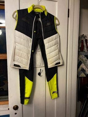 BROOKS RUN VISIBLE INSULATED VEST - WOMEN'S and matching run visible leggings.